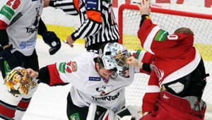 Čechov sa opäť pobil! Vylúčia ho už z KHL?