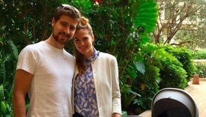 Sagan ide za pápežom. Chce, aby mu pokrstil syna