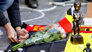 Cikajúci chlapec sa stal na twitteri symbolom odporu k teroristom