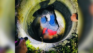 Senior spadol hlavou do šachty. Tragédii zabránila jedna vec