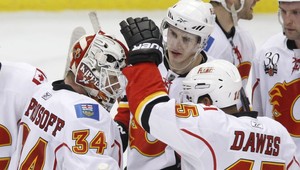 Kiprusoff z Calgary priviedol do šialenstva červené krídla, Brodeur rekordmanom