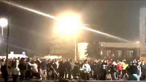 VIDEO: Po tesnom výsledku volieb sa strhla hromadná bitka. V nemocnici skončili viacerí ľudia