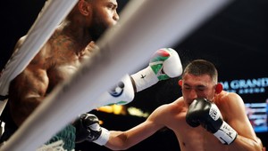 Päť knockdownov za päť minút a rana rozhodcovi