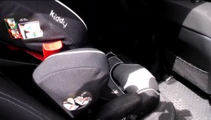 Dráma pred nákupným centrom: Ročné dieťa sa zamklo v aute