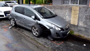 Chorému mužovi zničil zaparkované auto opitý mladík