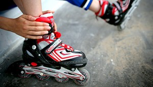 Mladík (27) korčuliarku zatiahol do priekopy a chcel znásilniť