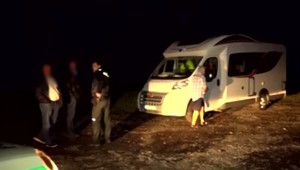 Chvíľka nepozornosti a nemecký vodič prišiel o 150 eur. Okradol ho predavač hríbov