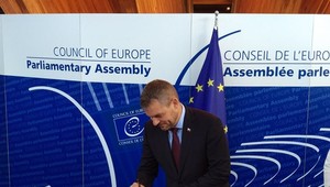 Pellegriniho vláda oslavuje 100 dní. Podľa opozície by si ale prejsť nezaslúžil