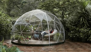 Najnovším trendom v záhradách je priehľadné iglu