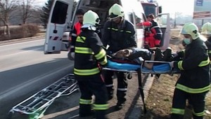 Zranenému bezdomovcovi nikto nepomohol!