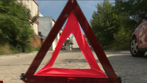 Koniec výstražných trojuholníkov? Povinnej výbave v aute zrejme odzvoní