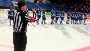 Dohodnutá speváčka neprišla. Hymnu pred zápasom odspieval hlavný rozhodca