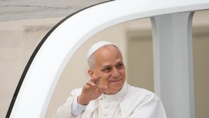 Pápež Lev XIV. oslavuje 70. narodeniny. Prezident Pellegrini mu zablahoželal