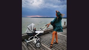 Jasmina podniká dva týždne po pôrode výlety so synom