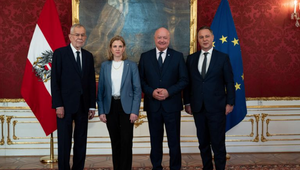 Rakúsko má novú vládu: Ľudovci, sociálni demokrati a liberáli sa dohodli