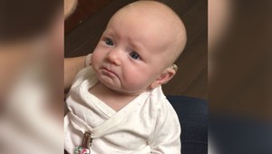 Bábätko pomocou načúvacieho prístroja PRVÝKRÁT počuje hlas mamy