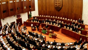 Parlamentný maratón pokračuje. Aj bitka o druhý pilier...