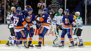 NHL: Tavares zničil Dallas piatimi bodmi, prehra Colorada