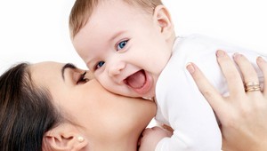 Čudné praktiky poisťovacích agentov. Mamičky sa sťažujú