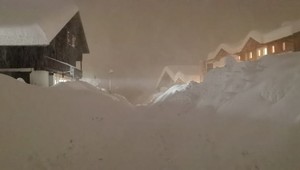 FOTO: Rakúsko ochromil sneh. V niektorých častiach napadalo až 150 centimetrov