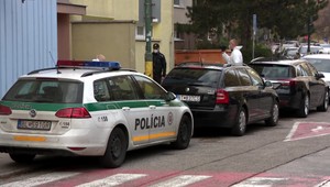 Brutálny čin v Bratislave: Po hádke mal muž zaškrtiť svoju bývalú manželku. Neskôr sa pokúsil o samovraždu