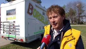 Bordelár Voštinár. Žije v karavane