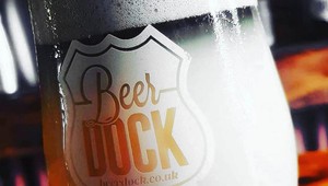 Ešte jedno takéto surreálne sfarbené pivo nenájdete