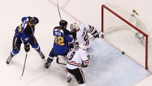 Gól snov pred sirénou a víťazstvo St.Louis nad Chicagom