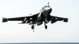 Islamskému štátu tečie do topánok, vybombardovali im rafinériu