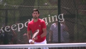 Tenisová hviezda Novak Djokovič sa nedostal do Austrálie, nebol zaočkovaný a nevydokladoval lekársku výnimku