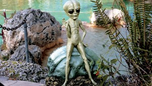 Profesor astrofyziky tvrdí, že pred ľuďmi mohli Zem obývať mimozemšťania