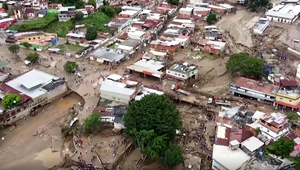 FOTOGALÉRIA: Ničivý zosuv pôdy si vyžiadal niekoľko obetí