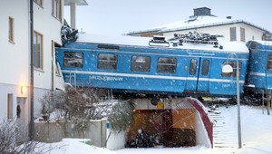 Konečná, vystupovať! Upratovačka ukradla vlak a zapichla ho do domu