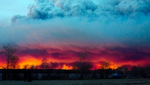 Požiar v kanadskej Alberte sa rýchlo šíri, úrady začali leteckú evakuáciu