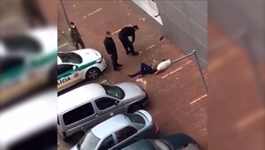 Brutalita v Starej Turej: Agresívny policajt zbil muža. Policajný prezident reaguje