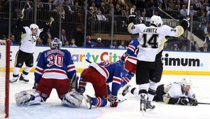 Tučniaci krok od postupu, vyhrali na ľade NY Rangers