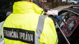 Slováci si daňové priznanie nechávajú na poslednú chvíľu. Podať sa dá aj z auta