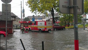 FOTO. Zochovu ulicu v Bratislave zaliala voda
