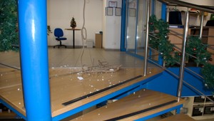 V Nových Zámkoch vykradli elektrodom zo strechy