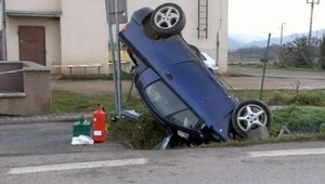 Vážna nehoda pri Tornali. Mladé ženy skončili s autom v priekope