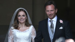 Geri Halliwell sa vydala! Pozrite, aké mala krásne šaty!
