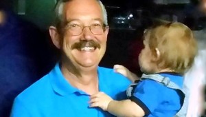 Starostovi zomrel vnuk (2). Rodičia ho nechali v aute