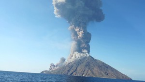 Dievča zachytilo na video svoj únik pred výbuchom talianskej sopky Stromboli
