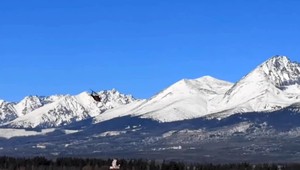 V Tatrách udreli vysoké teploty. Horská služba varuje pred lavínami