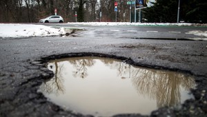 Katastrofálny stav slovenských ciest. Opravujú ich, až keď je zle