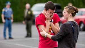 Stredoškolák strieľal po spolužiakoch, dvaja mŕtvi