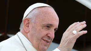 Pápež František vydal nové pravidlá: Zákaz rozptyľovania popola mŕtvych