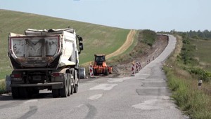 Úsek cesty je uzavretý iba 10 dní, no už sa tam konal protest. Starostovia sú nespokojní