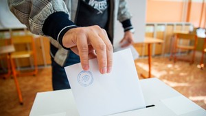 Exkluzívny prieskum AKO pre Na hrane: Silní posilnili, malí sa ešte zmenšili