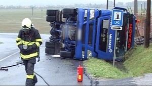 Havária cisterny s tekutým kyslíkom. Takmer vletela do rodinného domu!